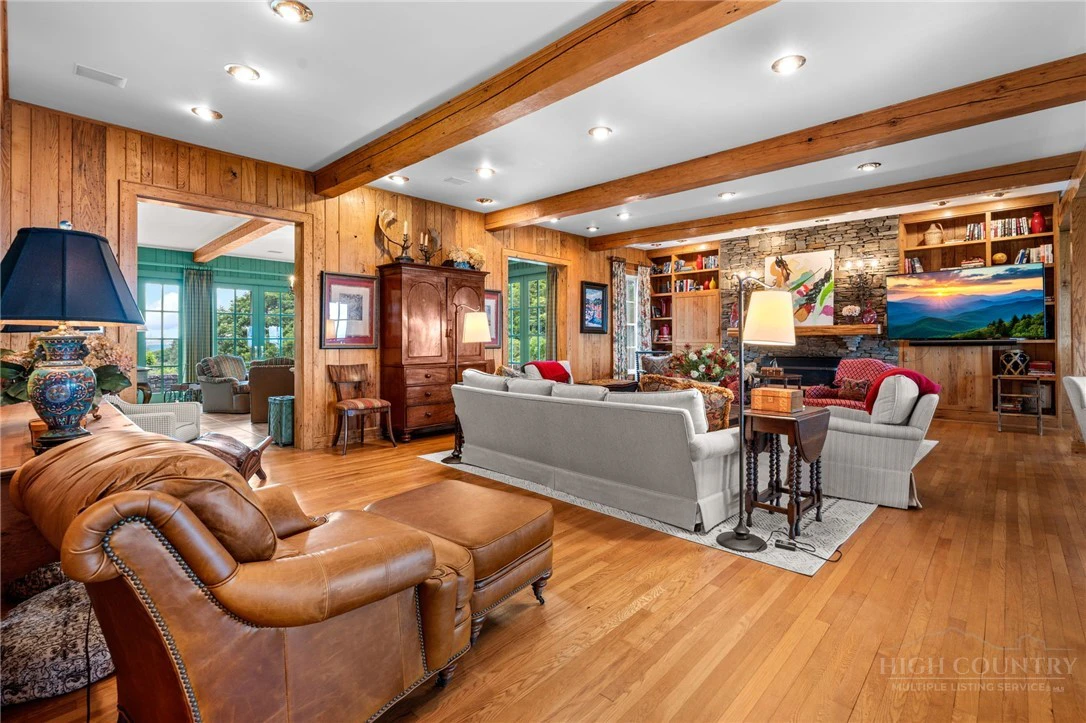 Image number 20 for the current listing