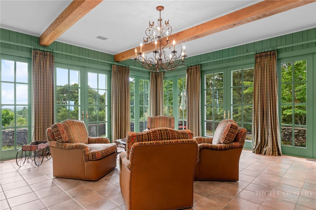 Image number 21 for the current listing