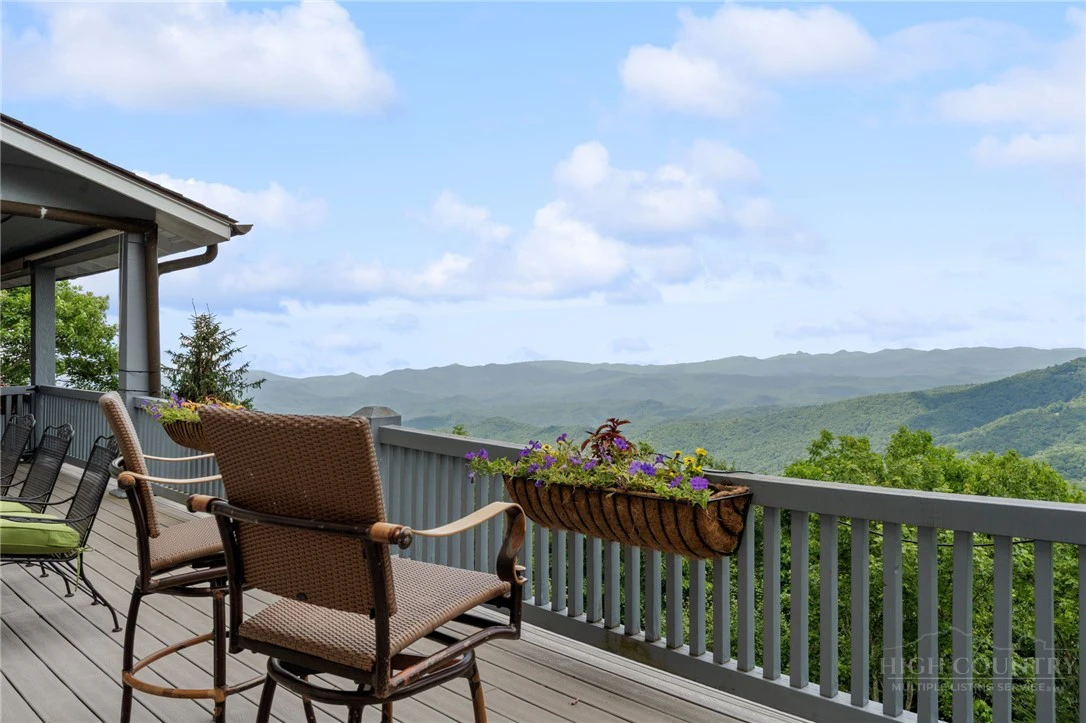 Image number 9 for the current listing
