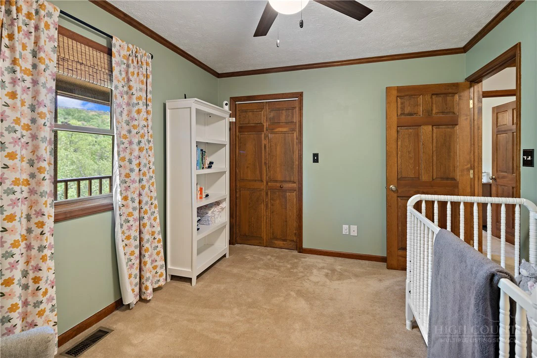 Image number 9 for the current listing
