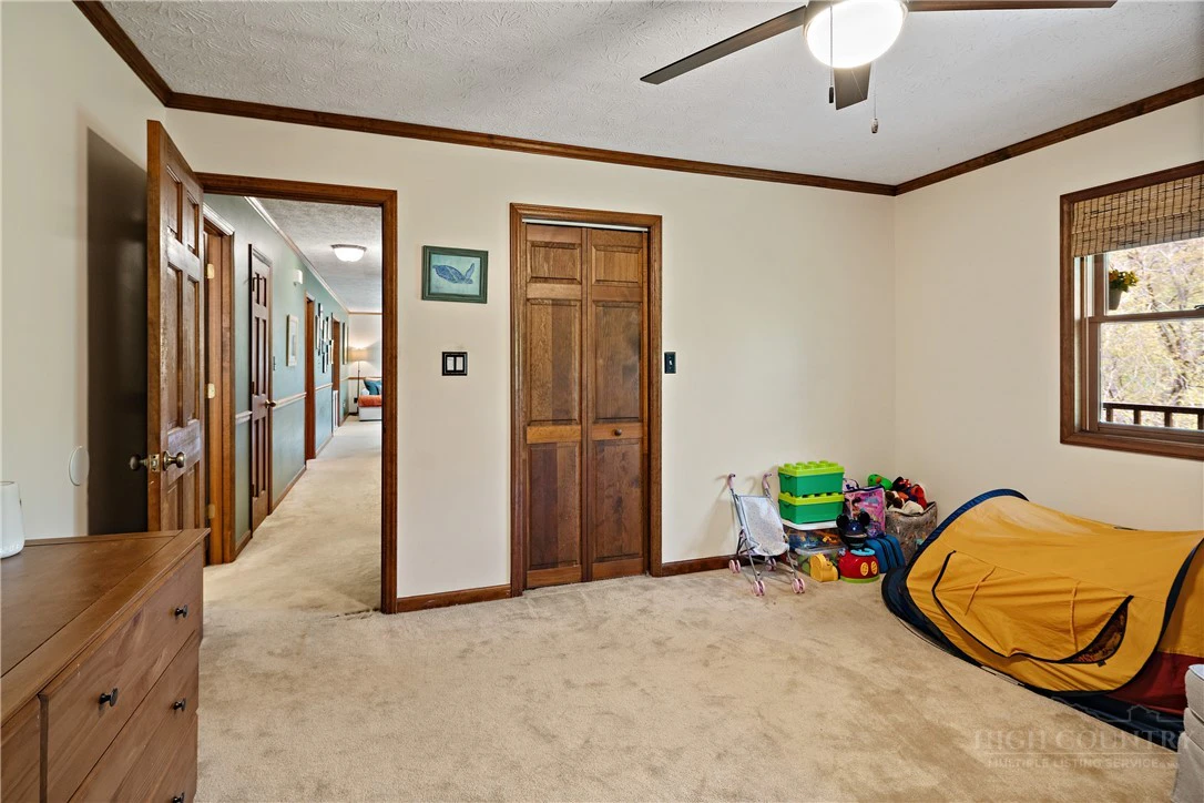 Image number 11 for the current listing