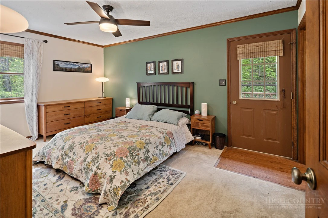 Image number 5 for the current listing