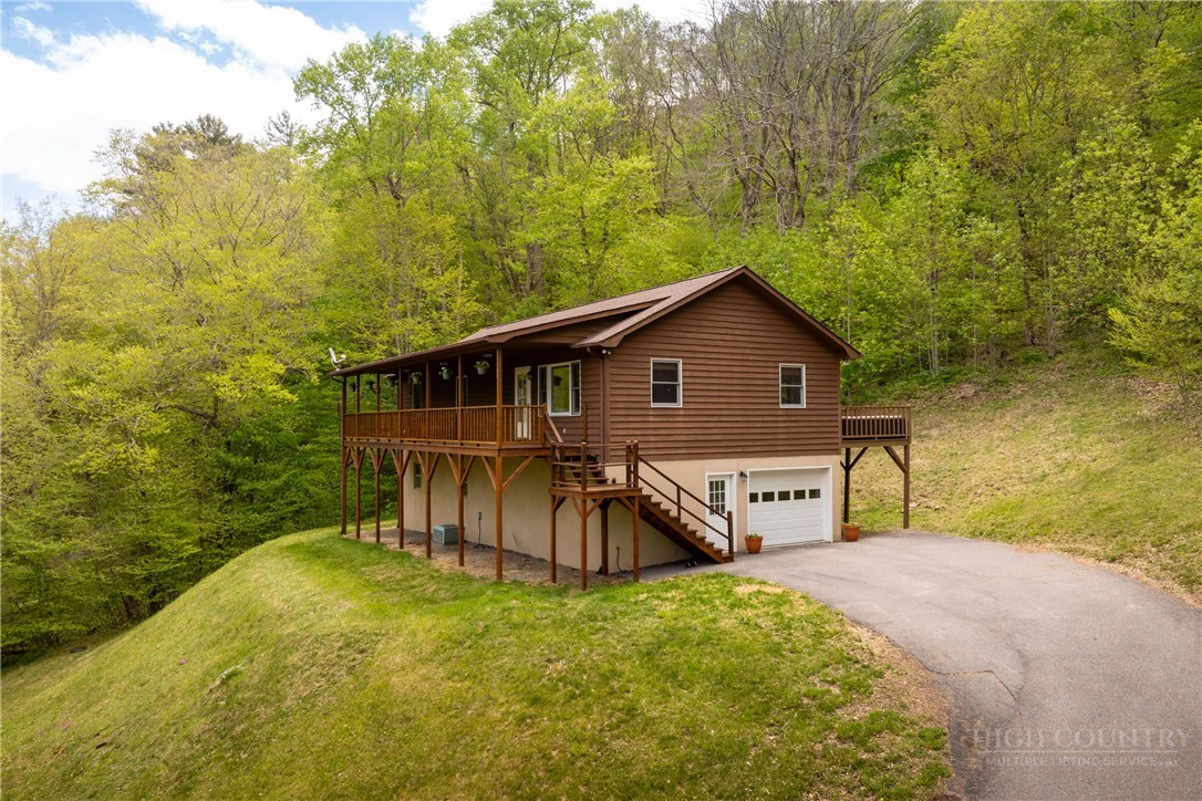 Image number 1 for the current listing