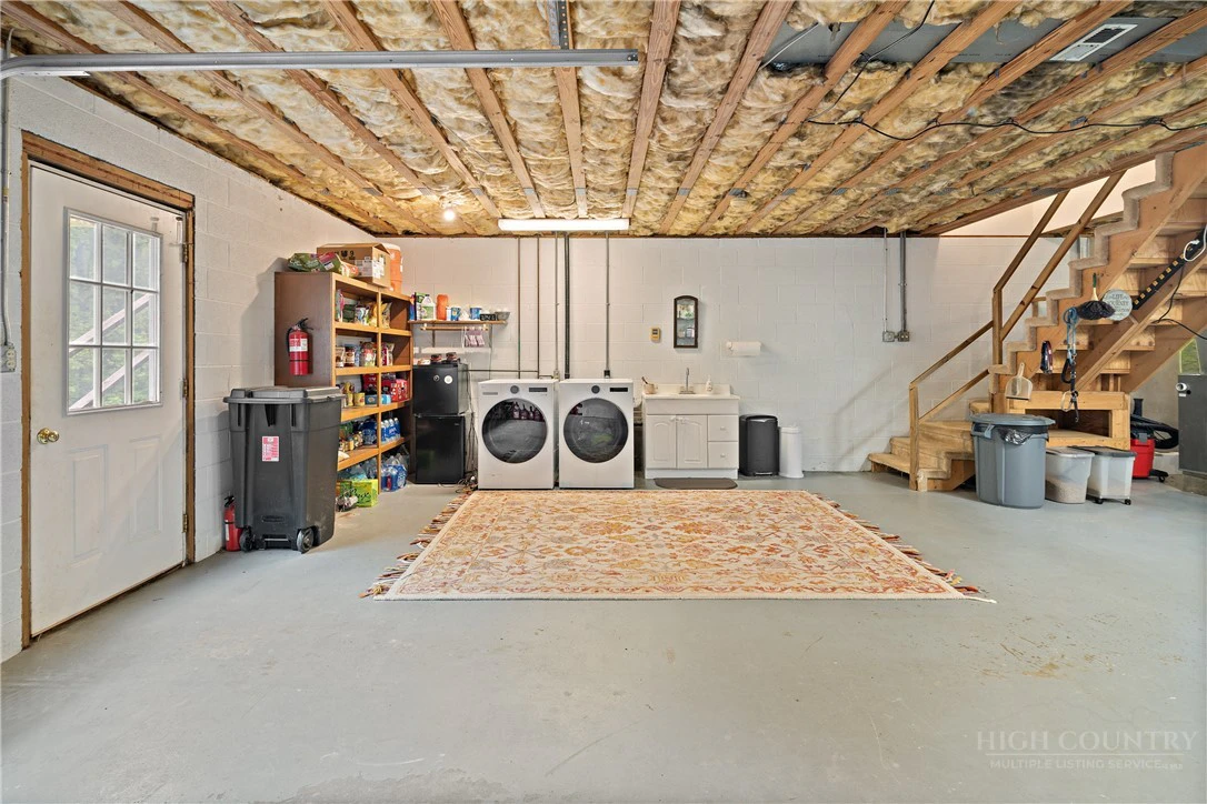 Image number 19 for the current listing
