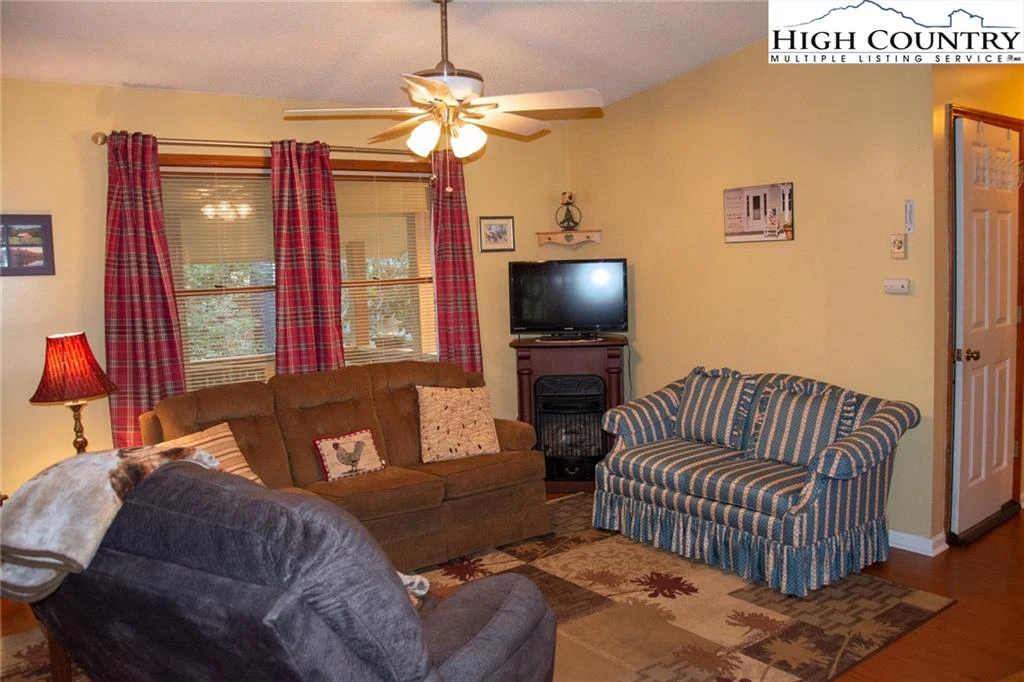 Image number 21 for the current listing
