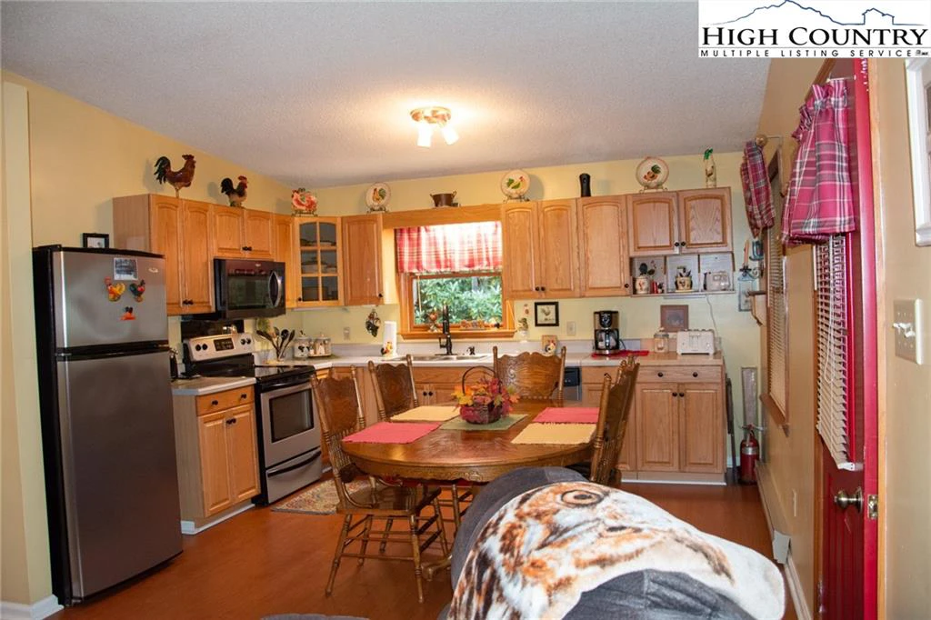 Image number 19 for the current listing