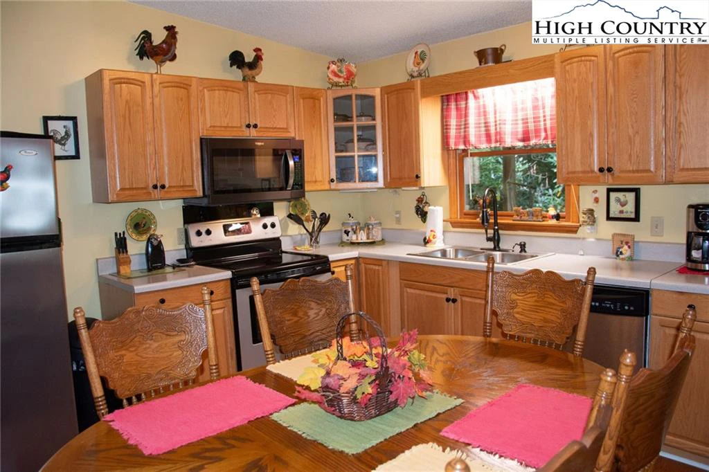 Image number 18 for the current listing