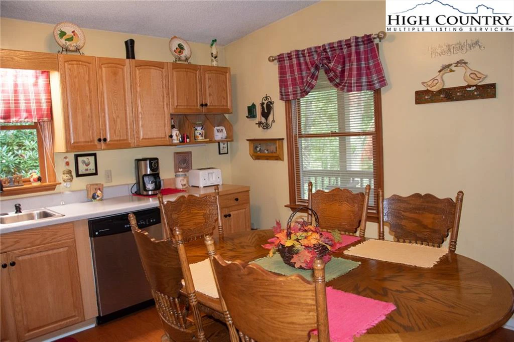 Image number 2 for the current listing