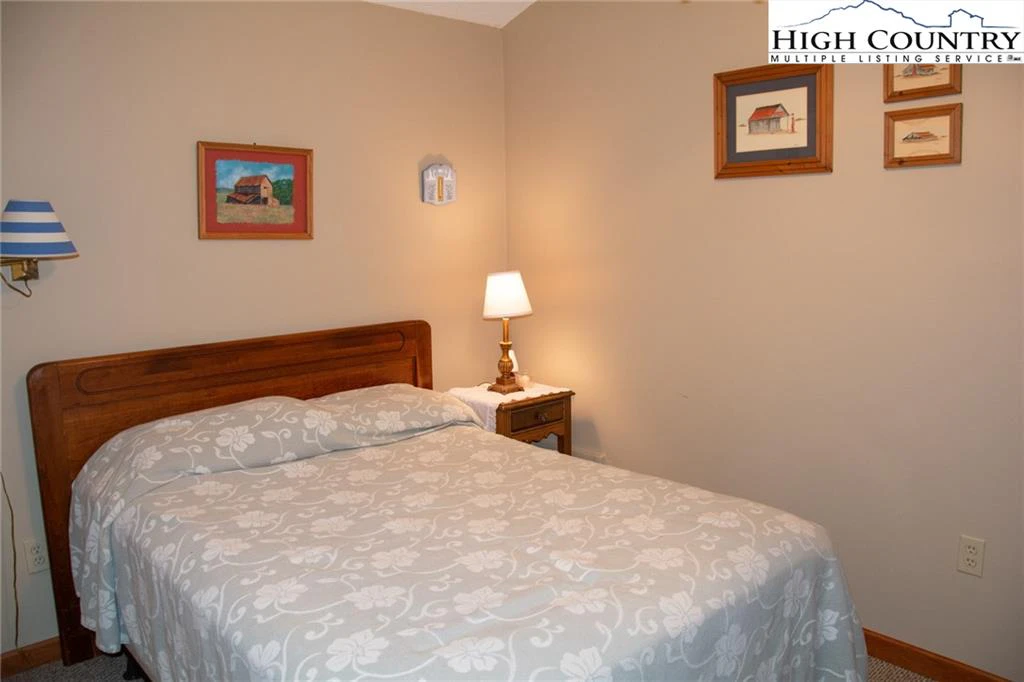 Image number 10 for the current listing
