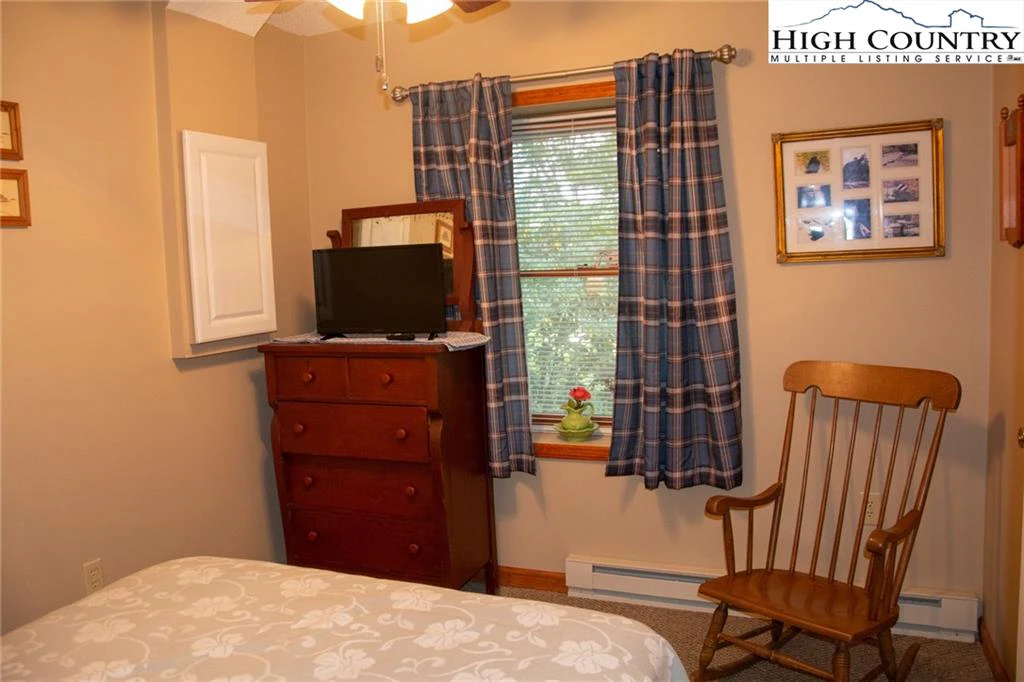 Image number 9 for the current listing