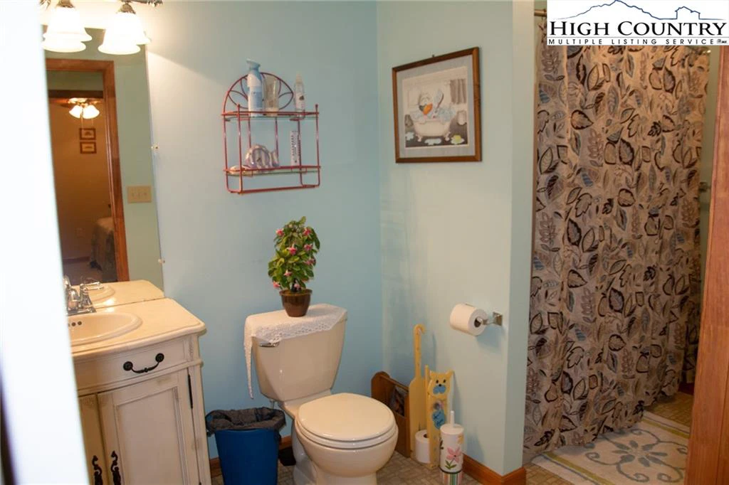 Image number 8 for the current listing