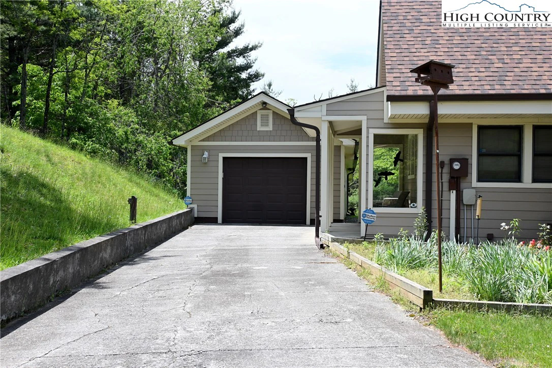 Image number 15 for the current listing