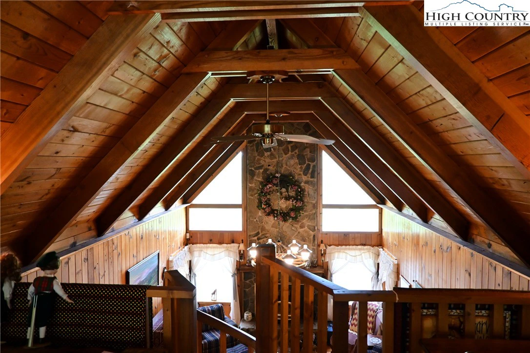Image number 4 for the current listing