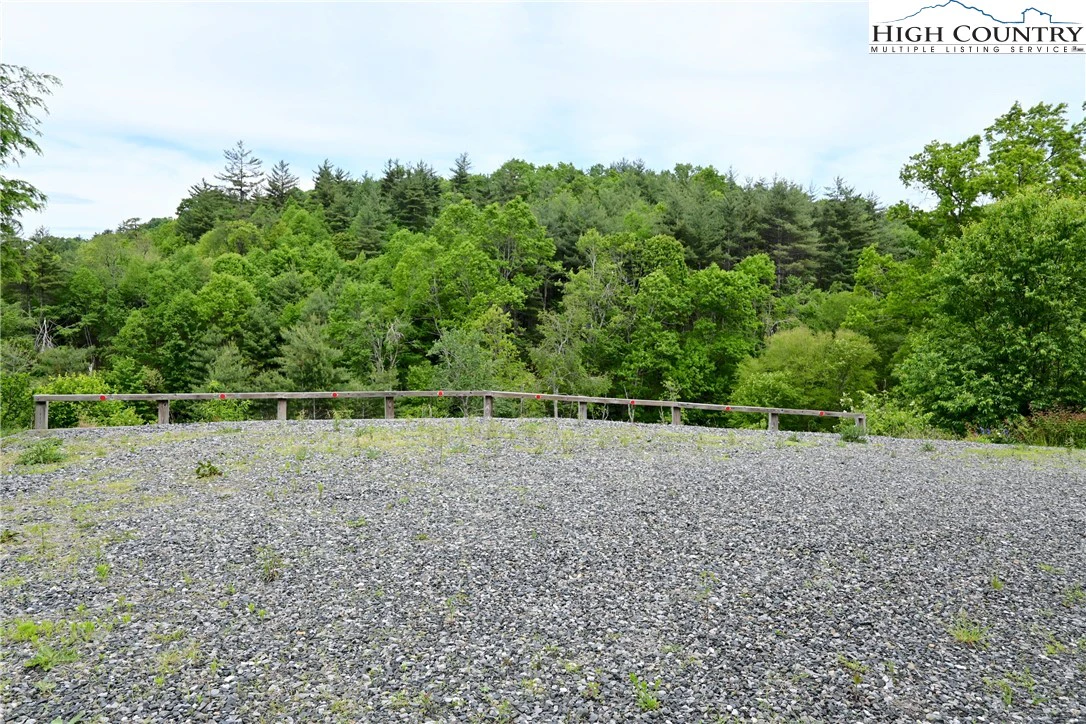 Image number 19 for the current listing