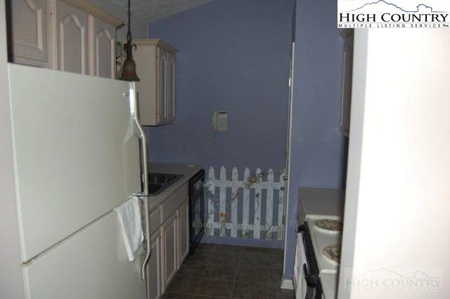 Image number 2 for the current listing