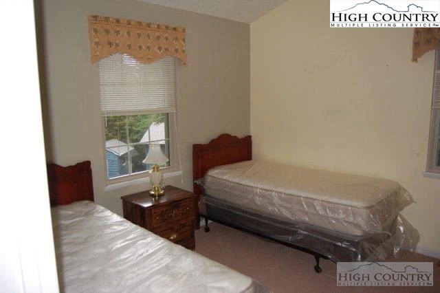 Image number 9 for the current listing