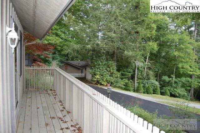 Image number 3 for the current listing