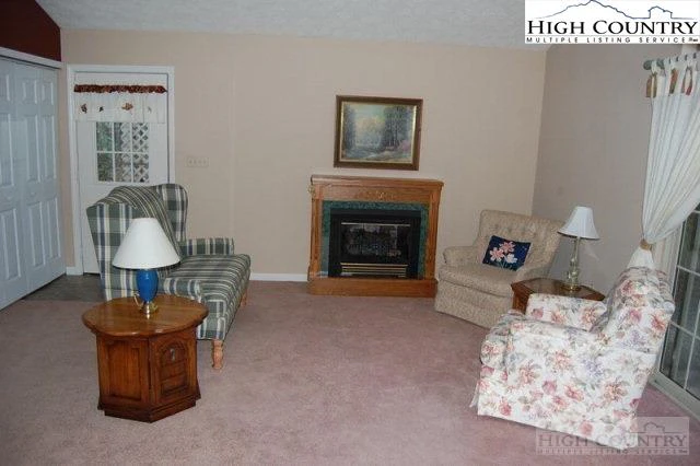 Image number 17 for the current listing