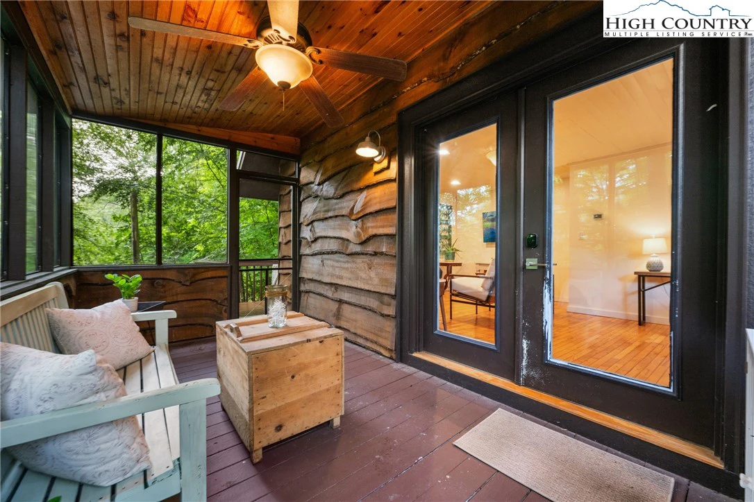 Image number 17 for the current listing