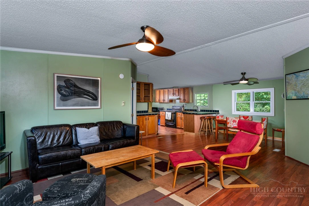 Image number 2 for the current listing
