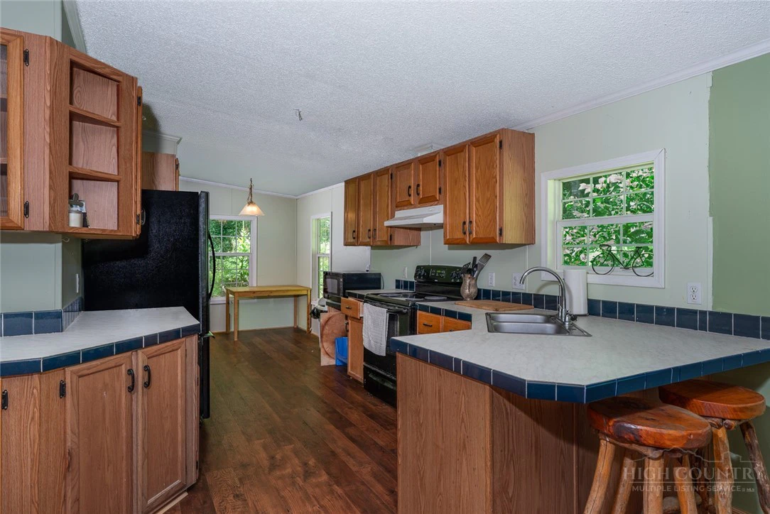 Image number 3 for the current listing