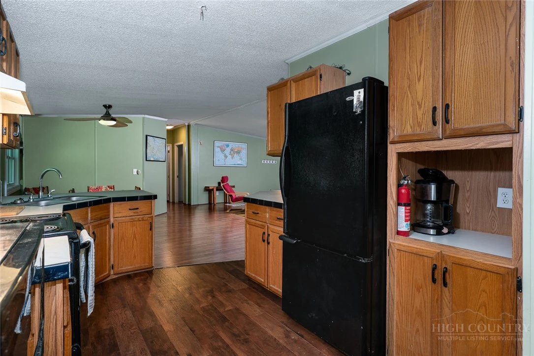 Image number 4 for the current listing