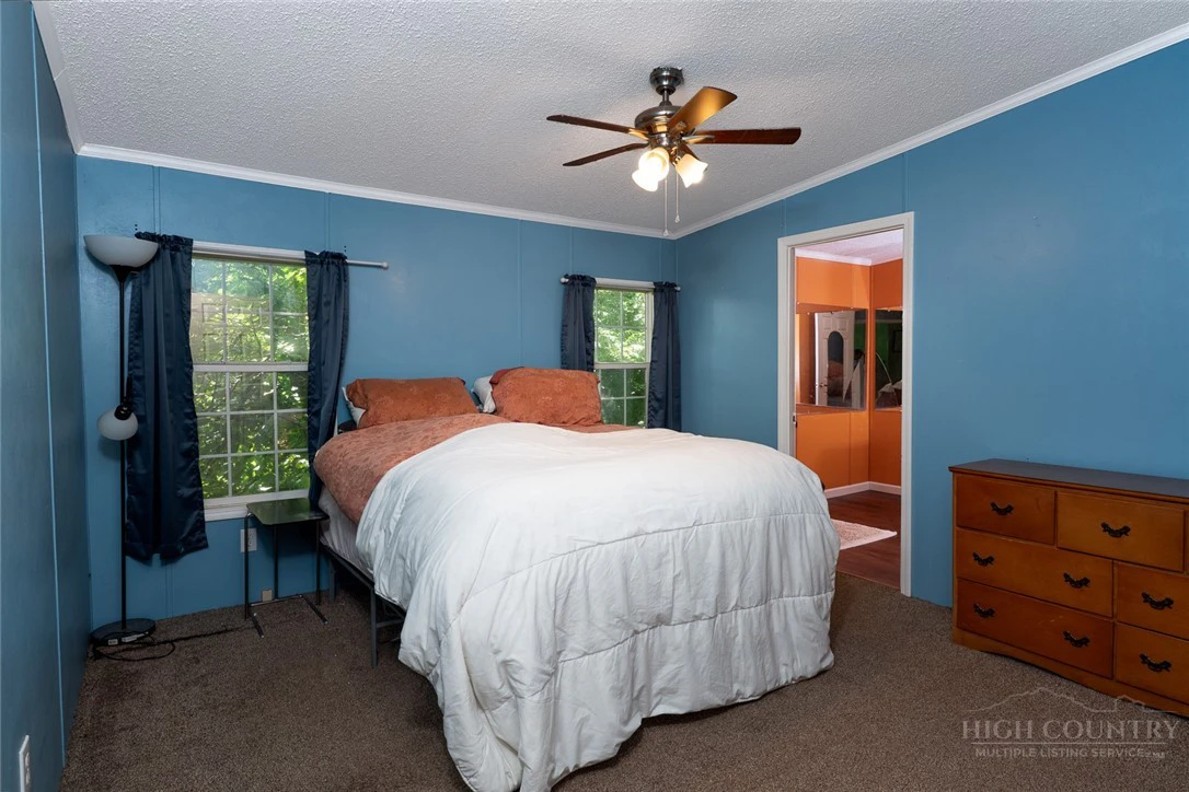 Image number 6 for the current listing