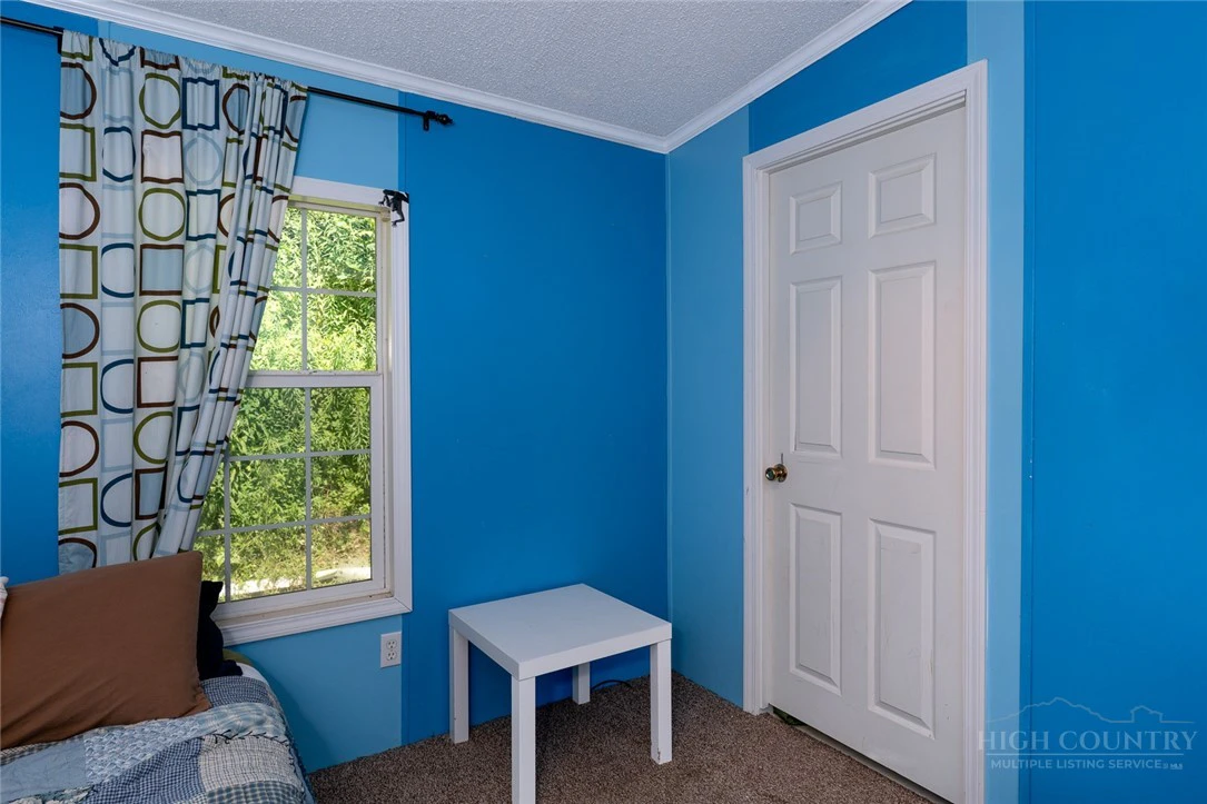 Image number 9 for the current listing