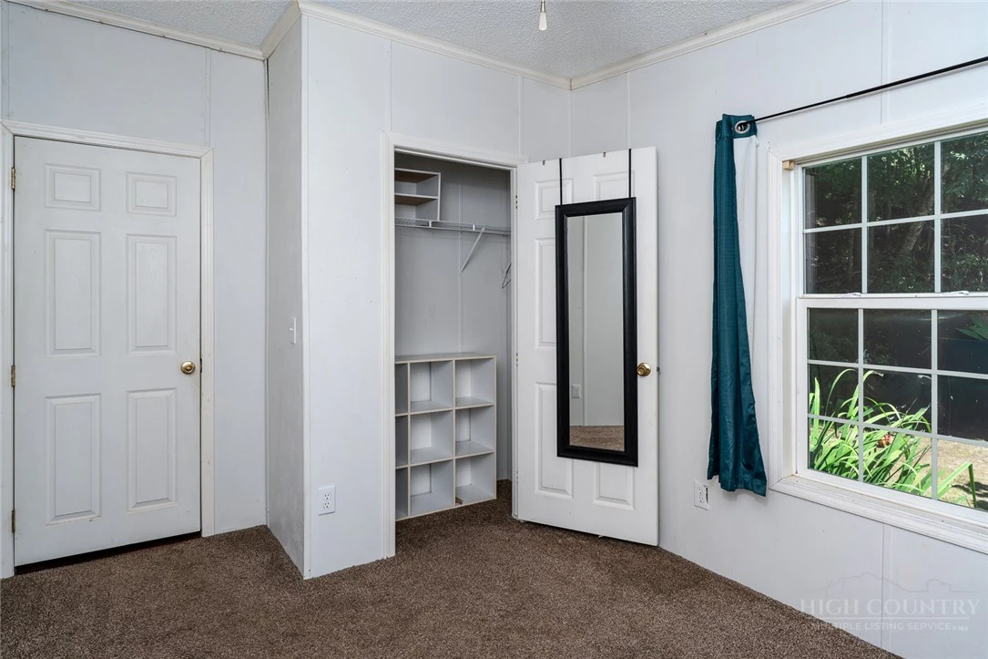 Image number 12 for the current listing
