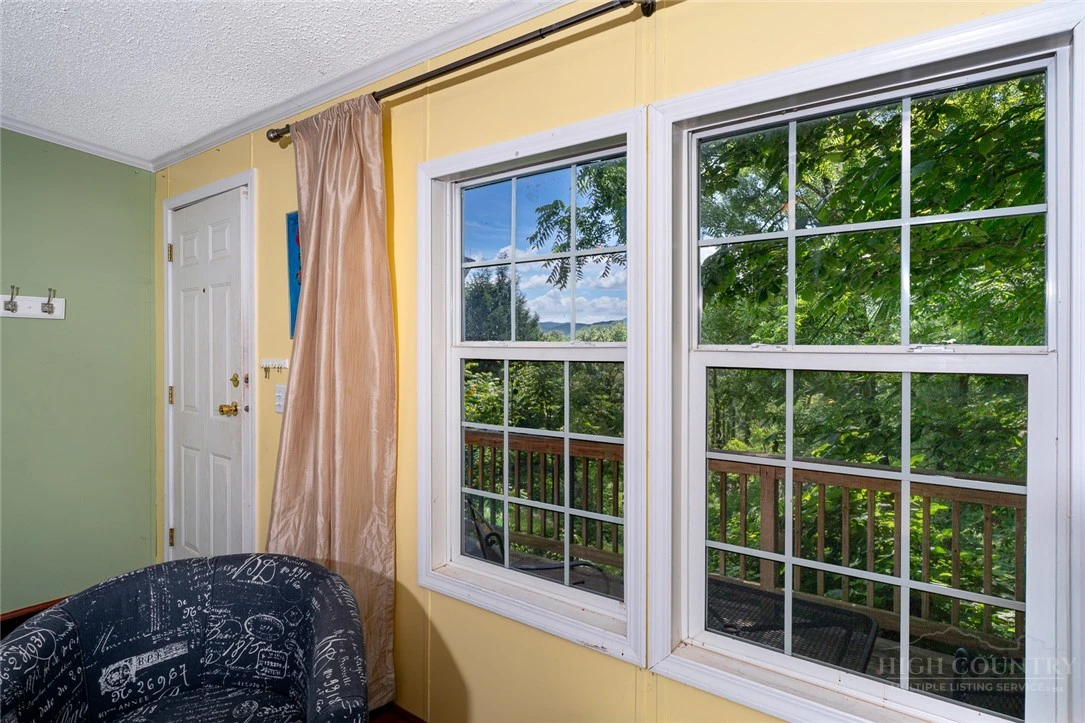 Image number 14 for the current listing