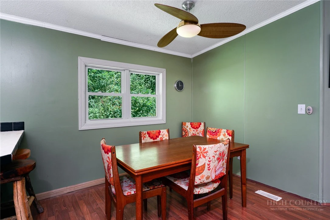 Image number 15 for the current listing