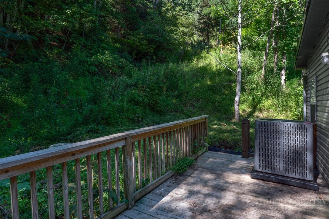 Image number 16 for the current listing