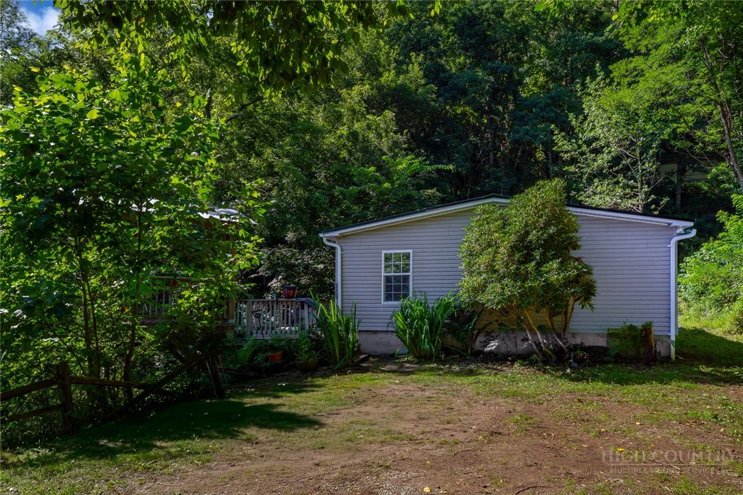 Image number 19 for the current listing