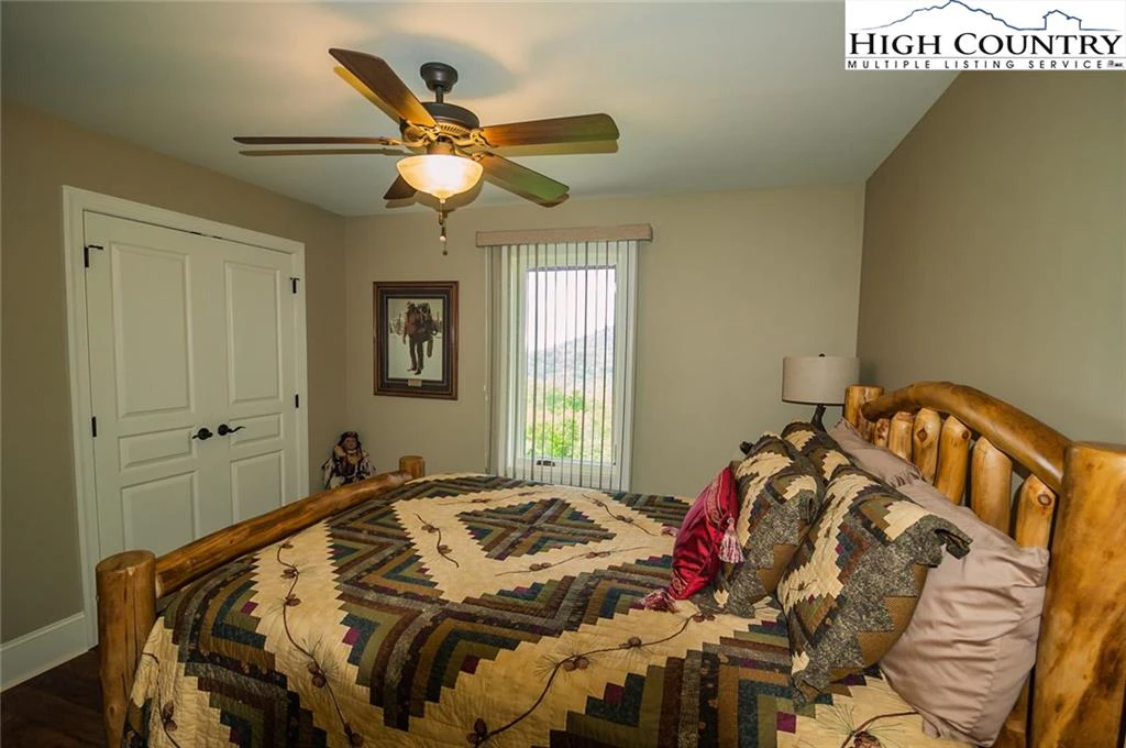 Image number 9 for the current listing