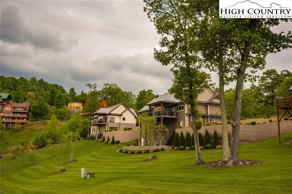 Image number 16 for the current listing