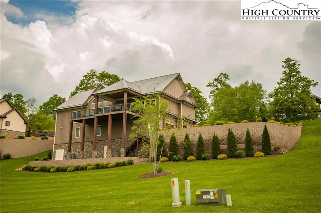 Image number 17 for the current listing