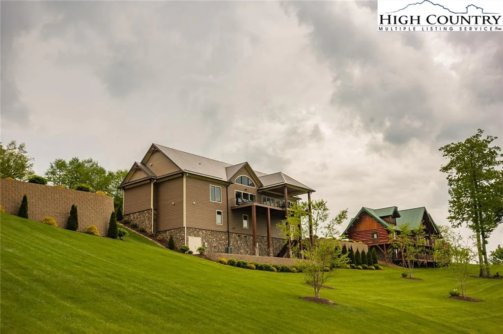 Image number 18 for the current listing