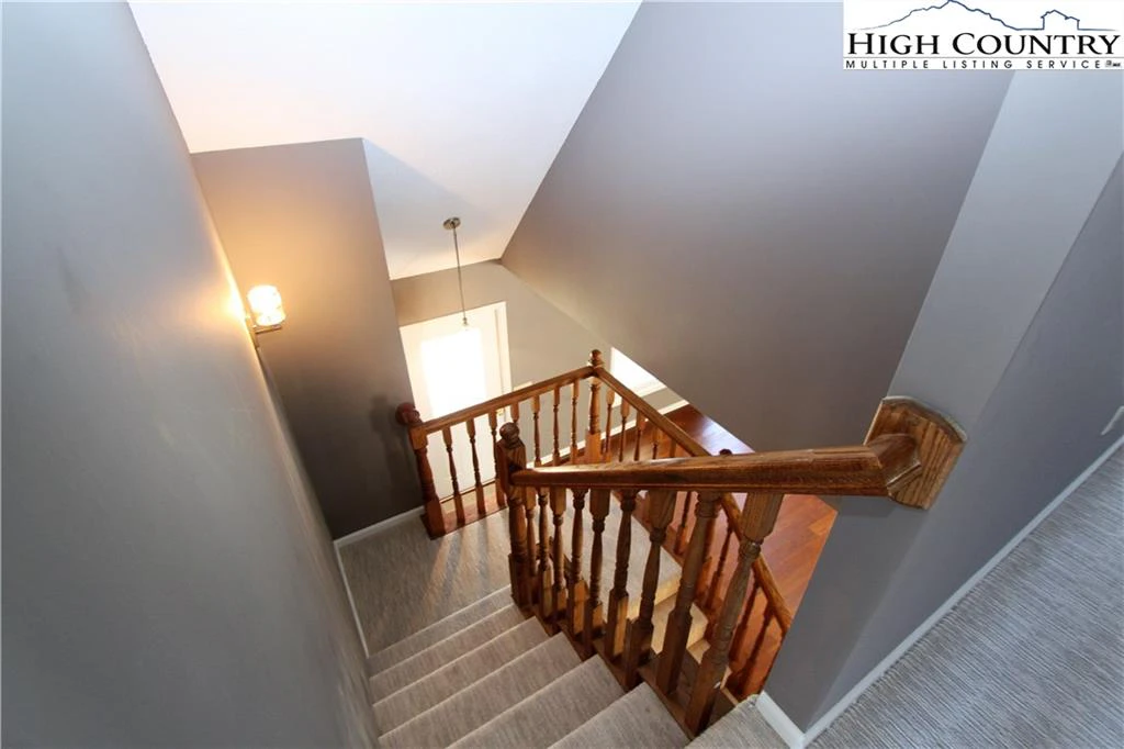 Image number 18 for the current listing
