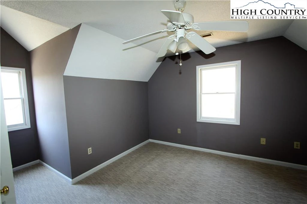 Image number 3 for the current listing