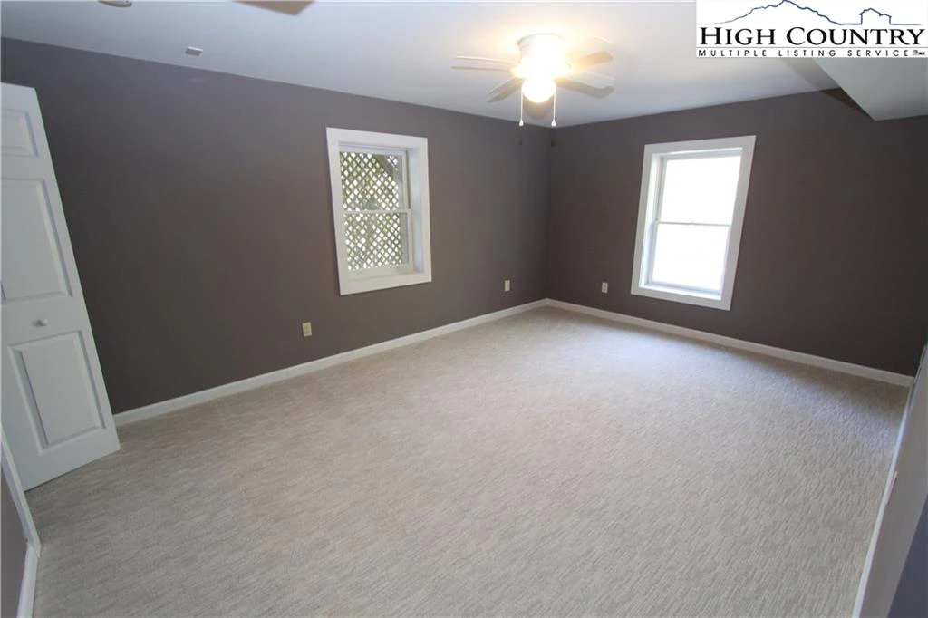 Image number 9 for the current listing