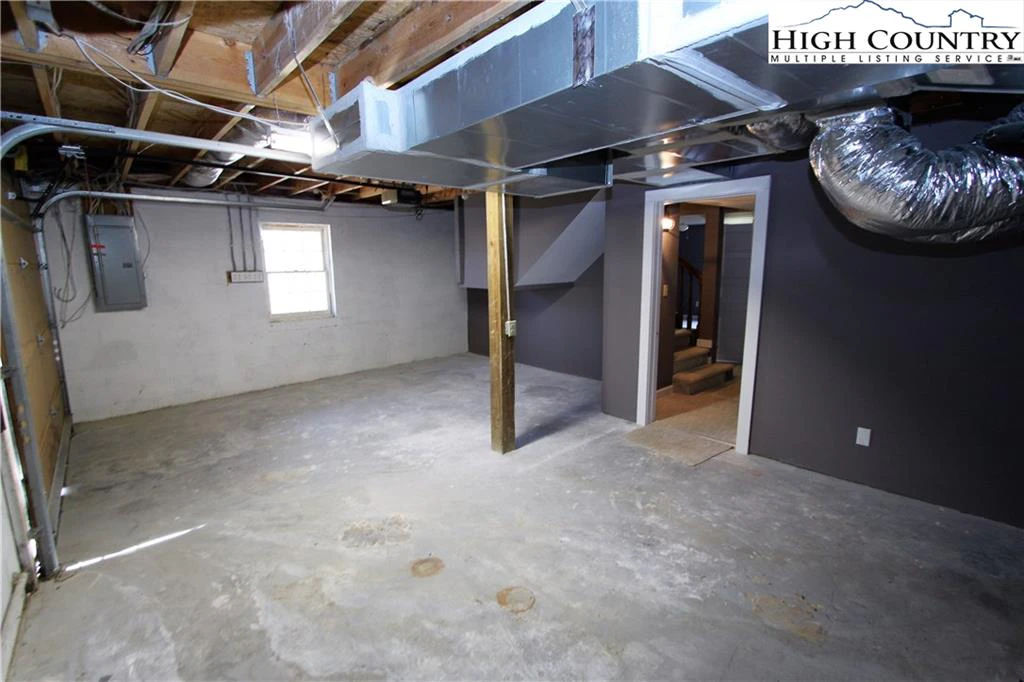 Image number 11 for the current listing