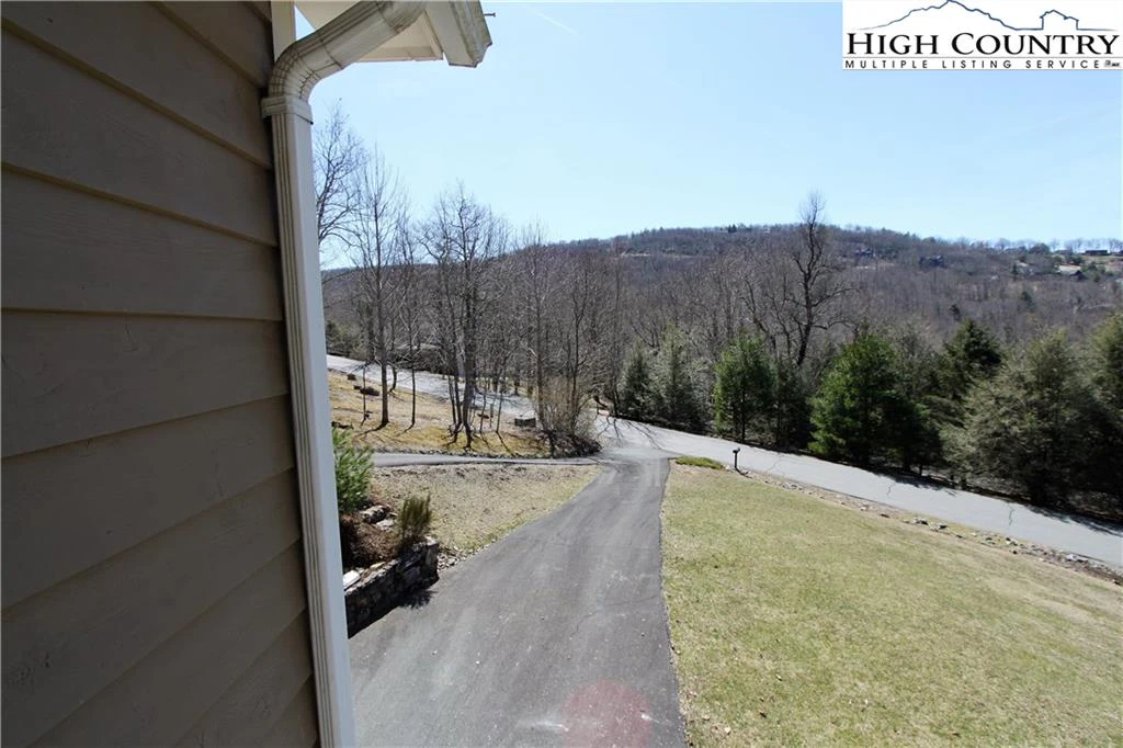 Image number 16 for the current listing