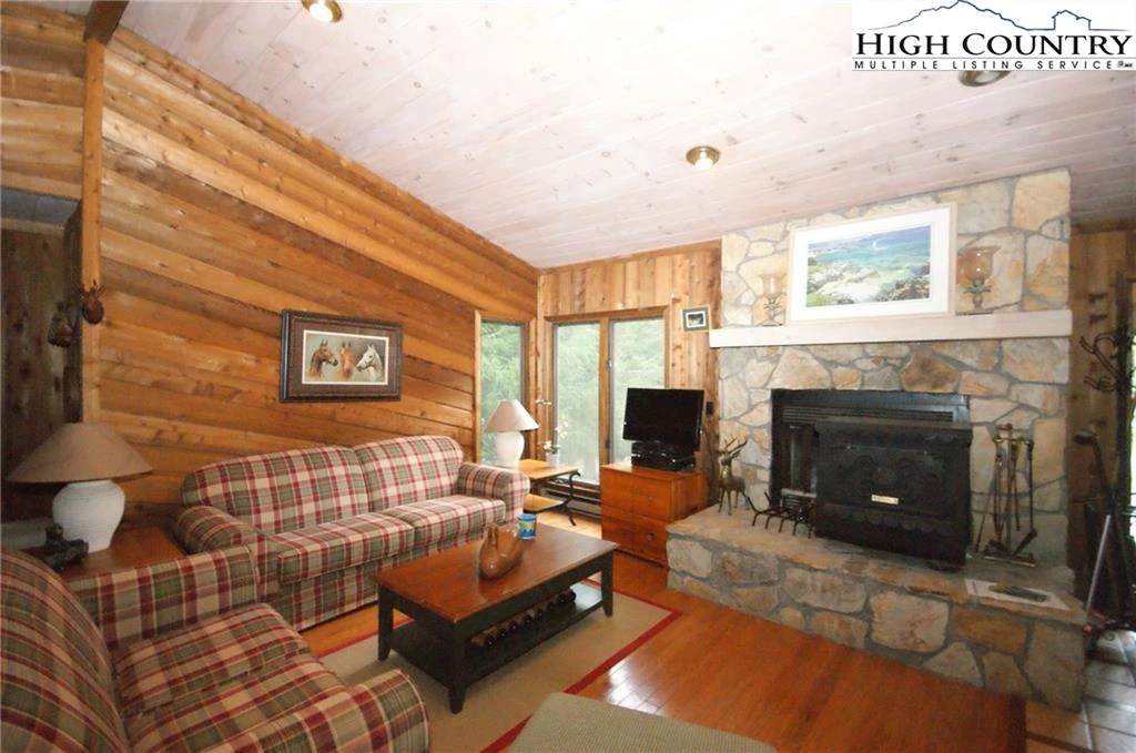 Image number 1 for the current listing