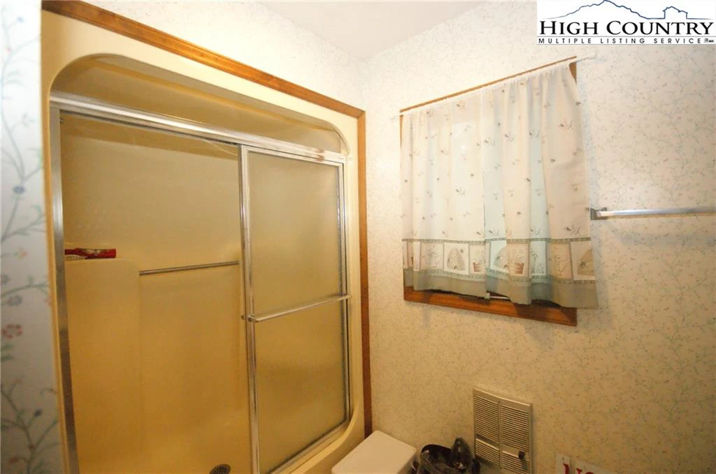 Image number 12 for the current listing