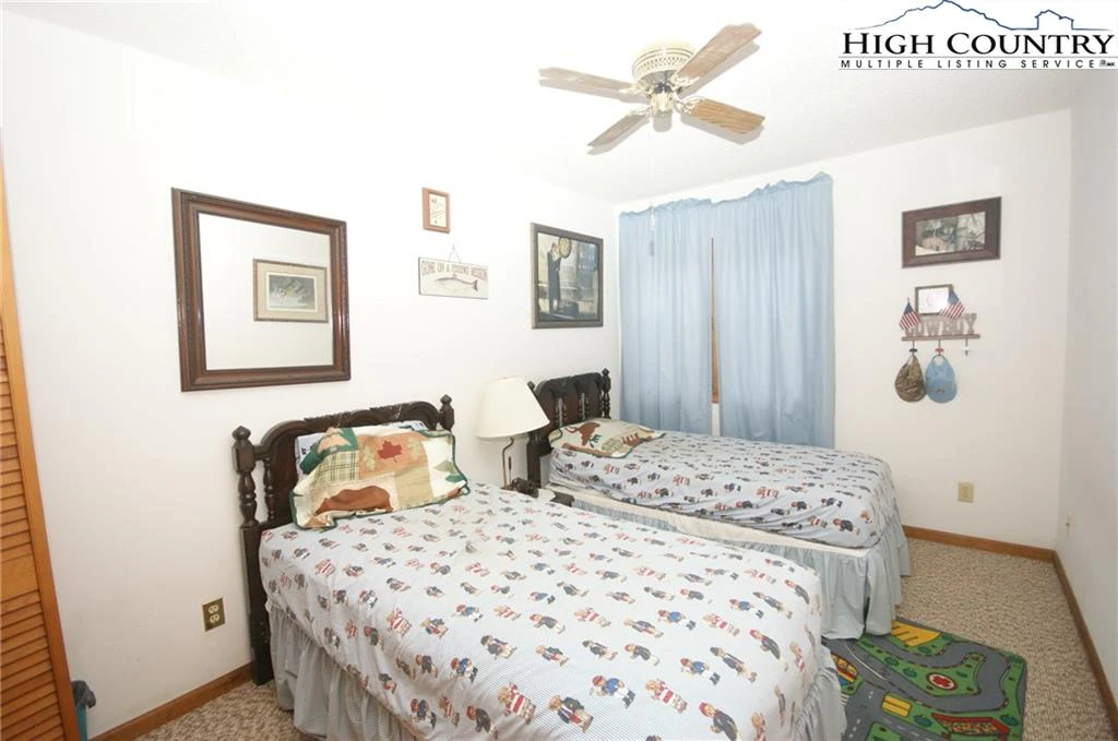 Image number 13 for the current listing