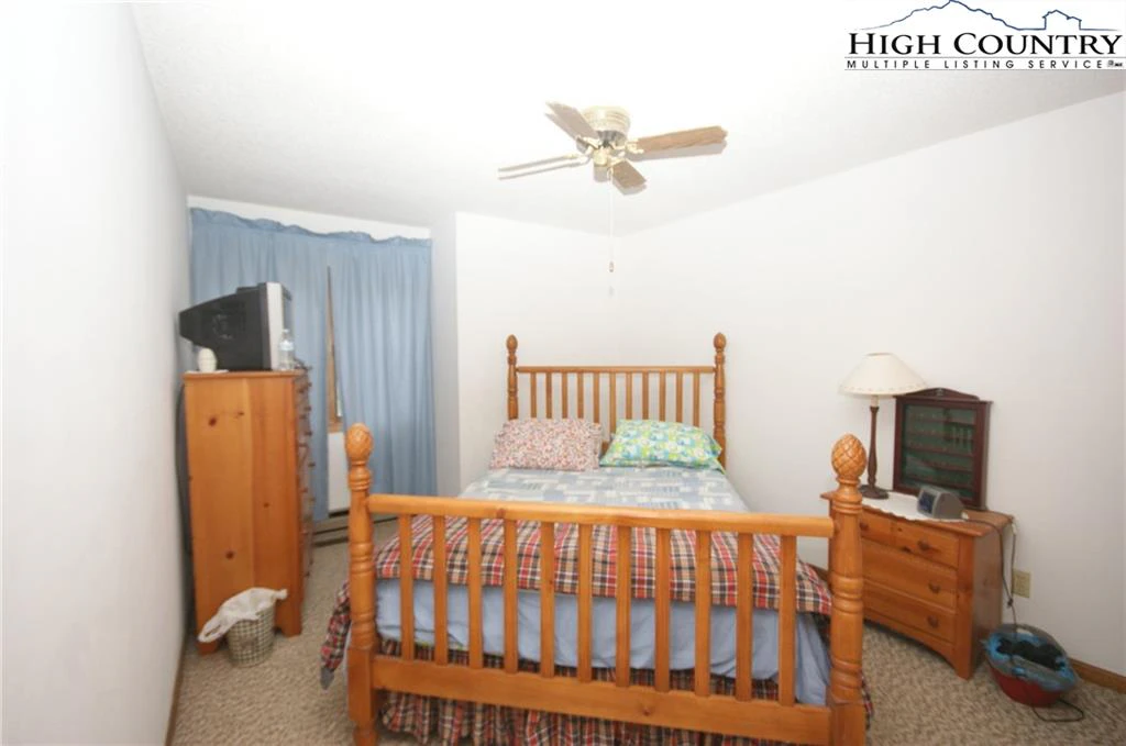 Image number 14 for the current listing