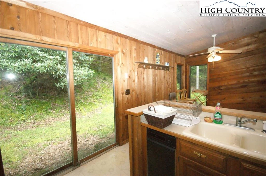 Image number 8 for the current listing