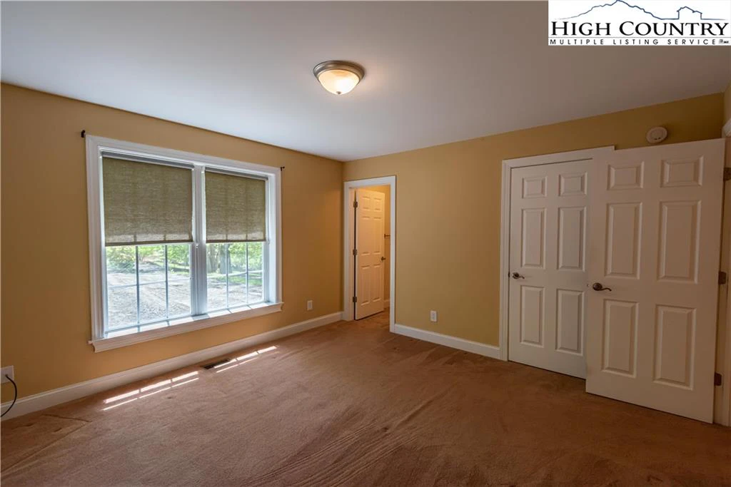 Image number 10 for the current listing