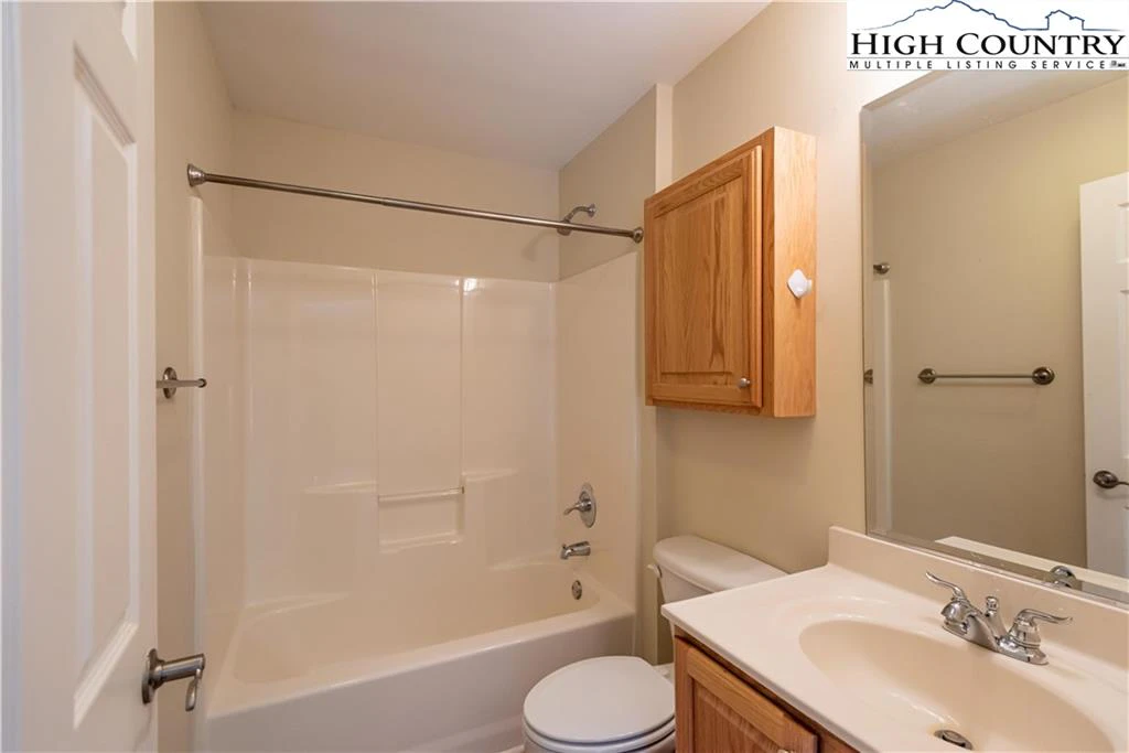 Image number 9 for the current listing