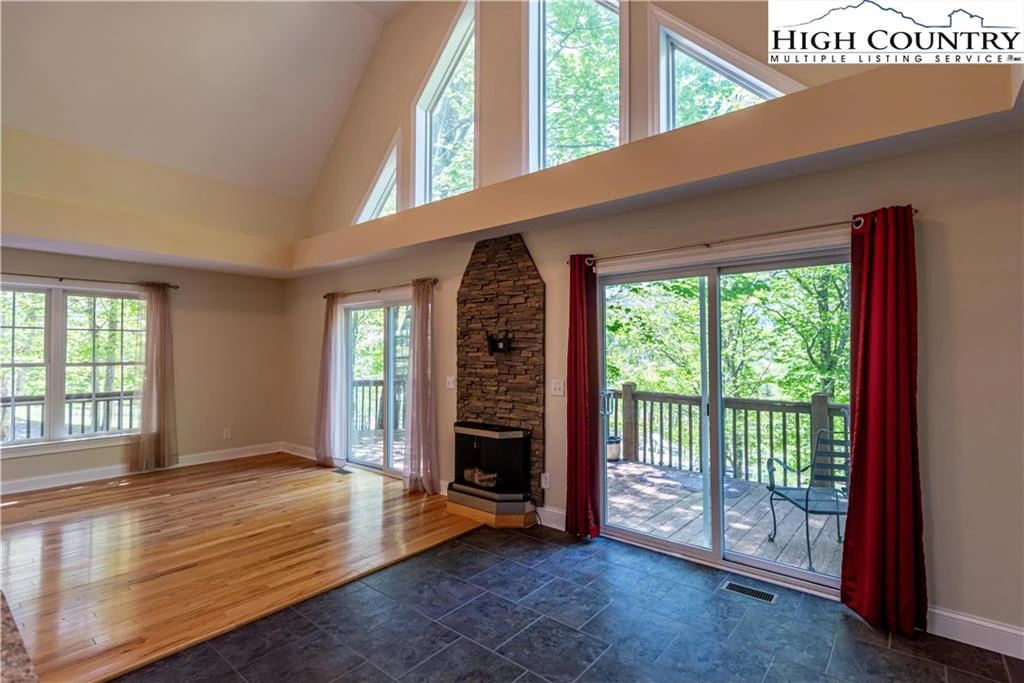 Image number 18 for the current listing